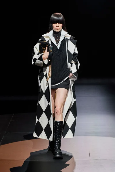 Look 4
